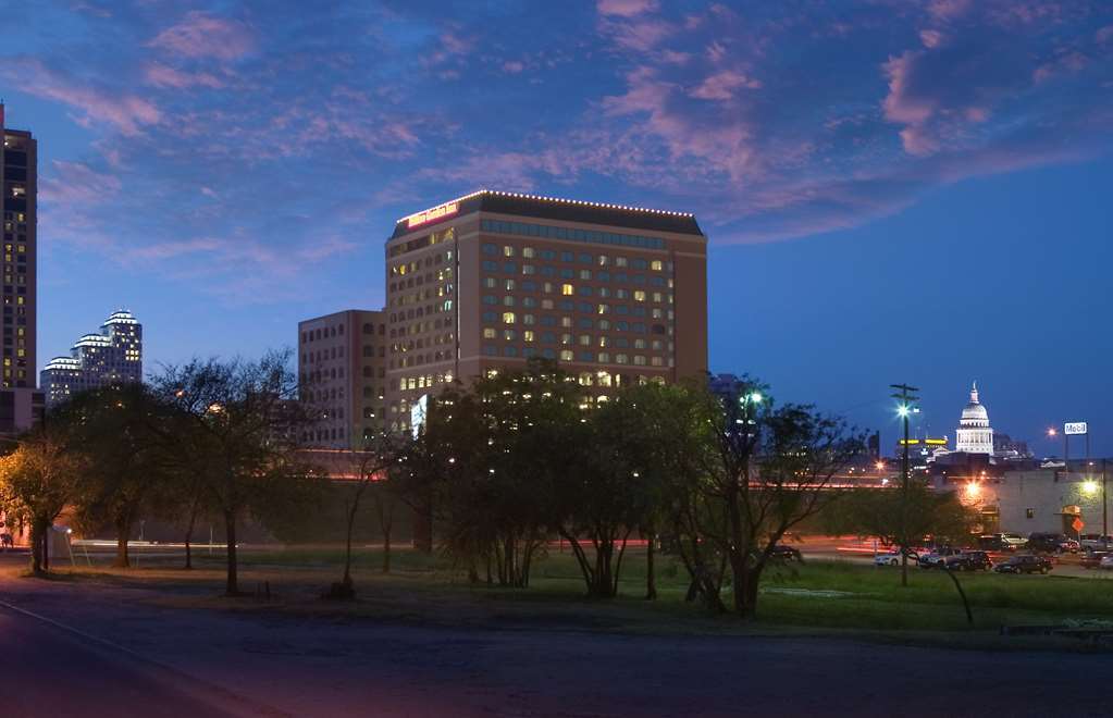 Hilton Garden Inn Austin Downtown Exterior photo